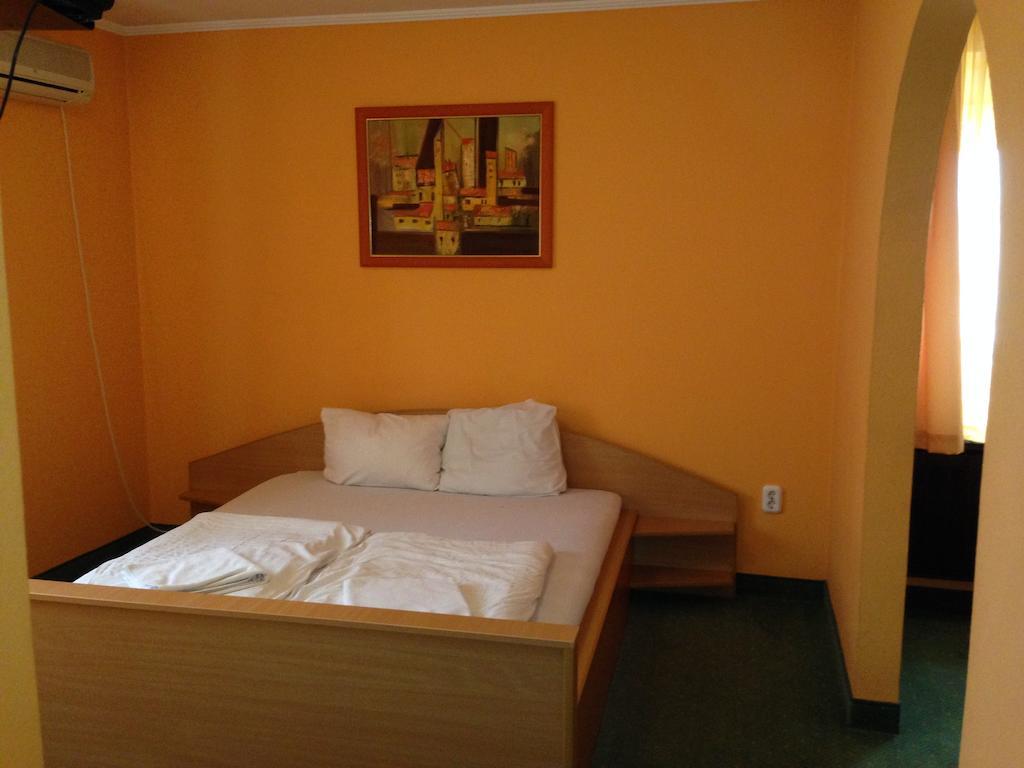 Hotel Alfoeld Panzio & Etterem Cegléd